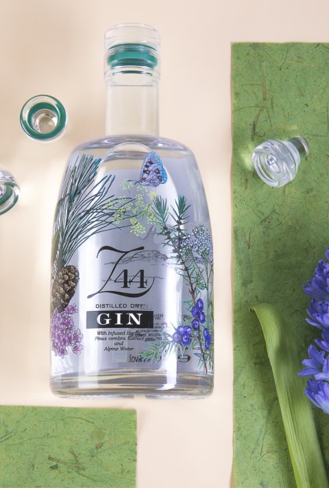 Z44 Gin roner_z44_distilled_dry_gin.jpg